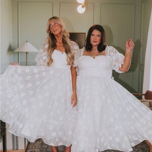 Chic White Floral Maxi Dress